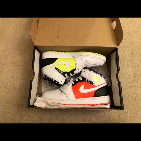 Jordan 1 Mid Composition Notebook (GS) - Picture 3 of 5